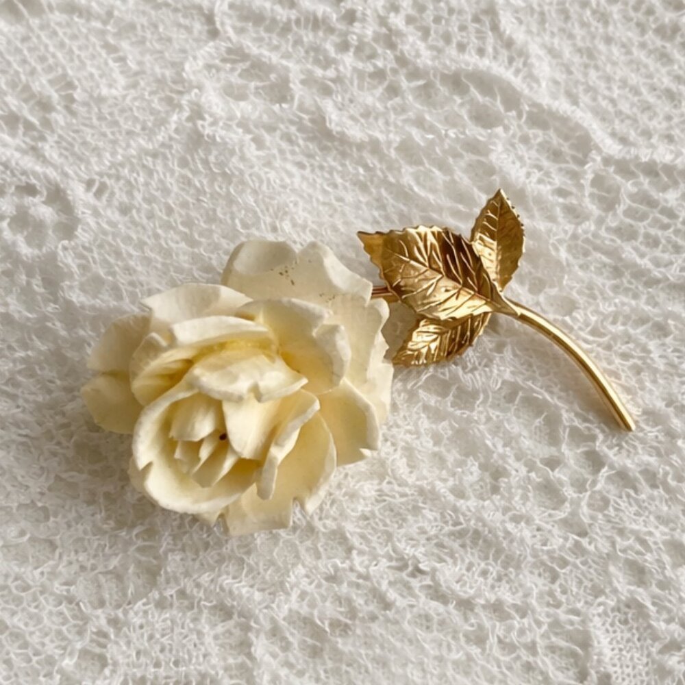 Vintage Signed Catamore 1/20 12K GF Hand Carved Celluloid Rose Brooch